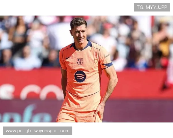 巴萨以5700万追凯恩传闻引发热议,莱万去留成冬窗焦点 巴萨以5700万追凯恩传闻引发热议,莱万去留成冬窗焦点