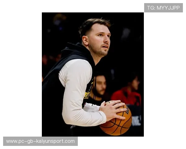 东契奇精妙吊传,独行侠得分轻松