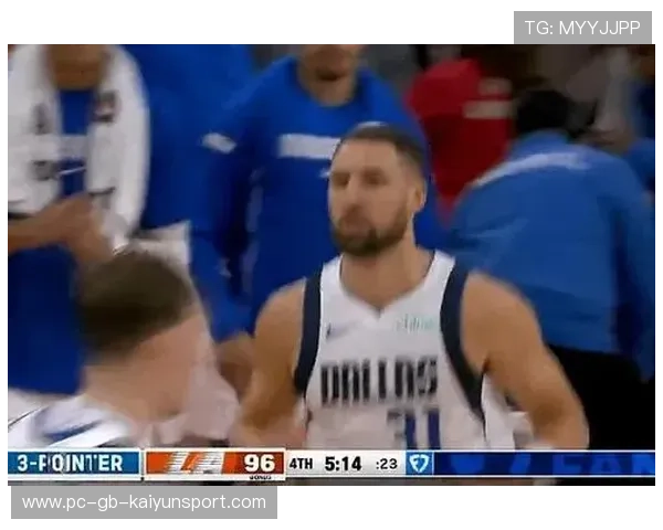 NBA球星空中漂移三分命中,全场震撼