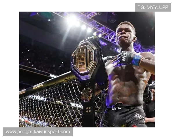 UFC拳手怒扛重击继续前压——硬汉精神的无畏展现